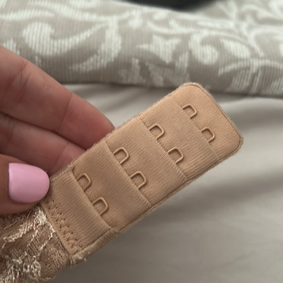 ✨ Victoria’s Secret ✨ EUC Body By Victoria Nude Unlined Demi Lace Bra 34C - Picture 8 of 8